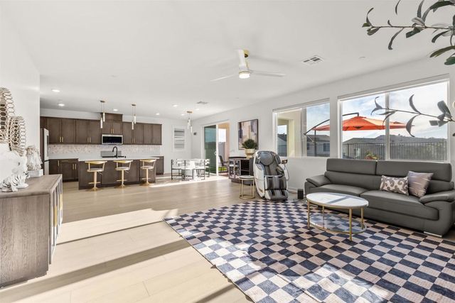 550 MEADOWOOD STREET, Fallbrook, CA 92028