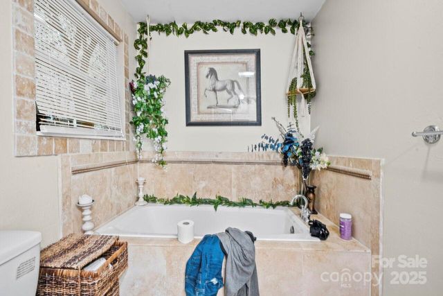 2815 Bustlehead Court, Charlotte, NC 28262