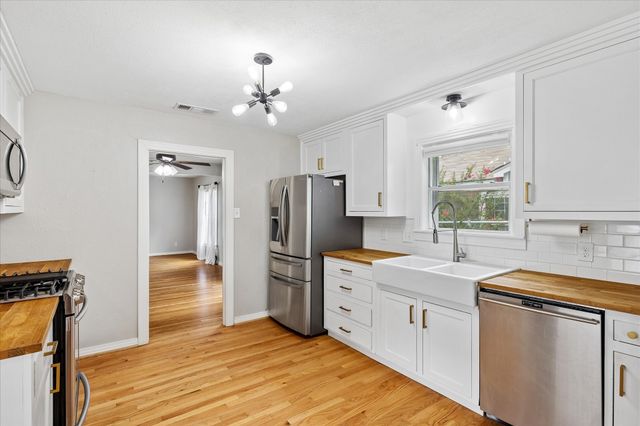 4708 Calmont Avenue, Fort Worth, TX 76107