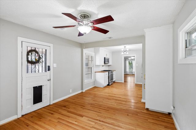 4708 Calmont Avenue, Fort Worth, TX 76107