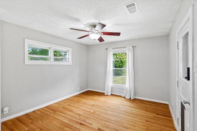 4708 Calmont Avenue, Fort Worth, TX 76107