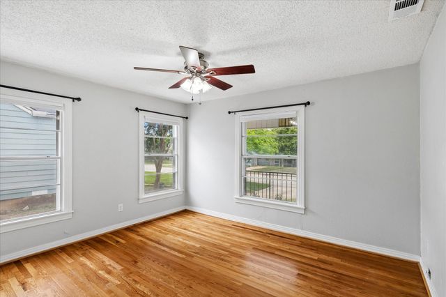 4708 Calmont Avenue, Fort Worth, TX 76107