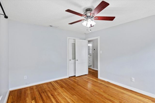 4708 Calmont Avenue, Fort Worth, TX 76107
