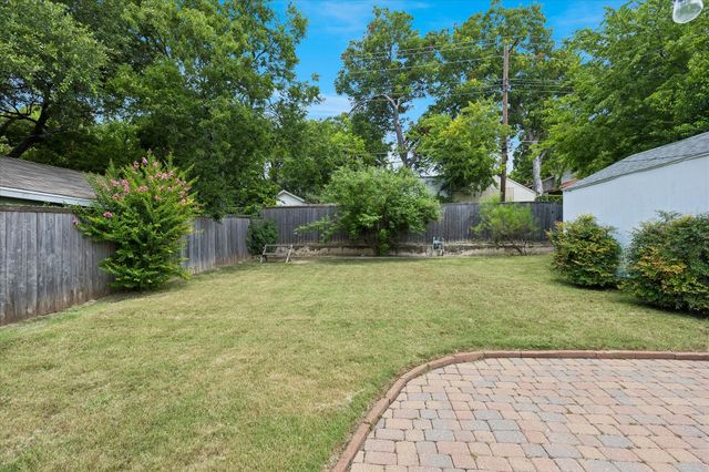 4708 Calmont Avenue, Fort Worth, TX 76107