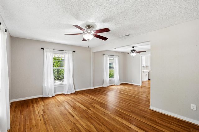 4708 Calmont Avenue, Fort Worth, TX 76107