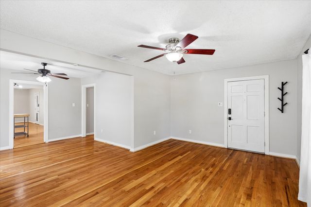 4708 Calmont Avenue, Fort Worth, TX 76107