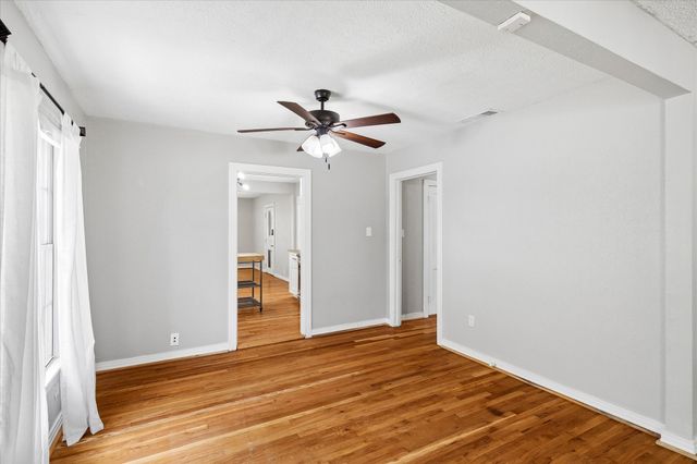 4708 Calmont Avenue, Fort Worth, TX 76107