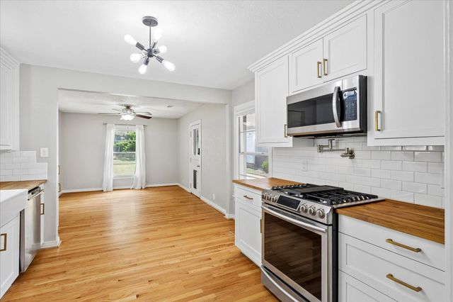4708 Calmont Avenue, Fort Worth, TX 76107