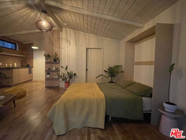 2417 Walgrove Avenue, Los Angeles, CA 90066