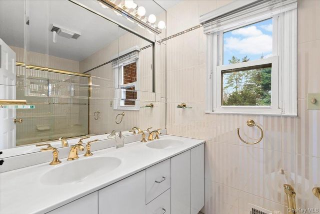 3 Penny Lane, Scarsdale, NY 10583