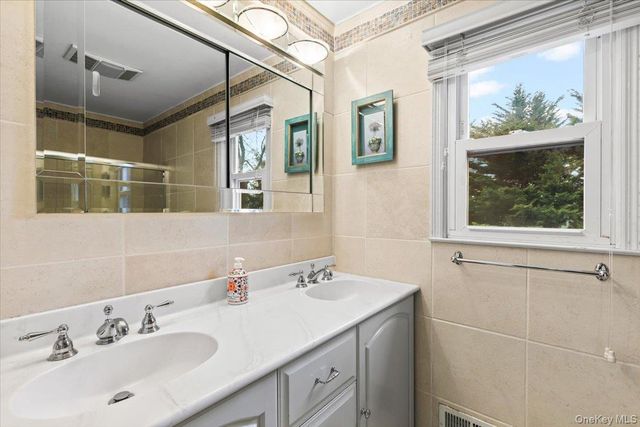 3 Penny Lane, Scarsdale, NY 10583