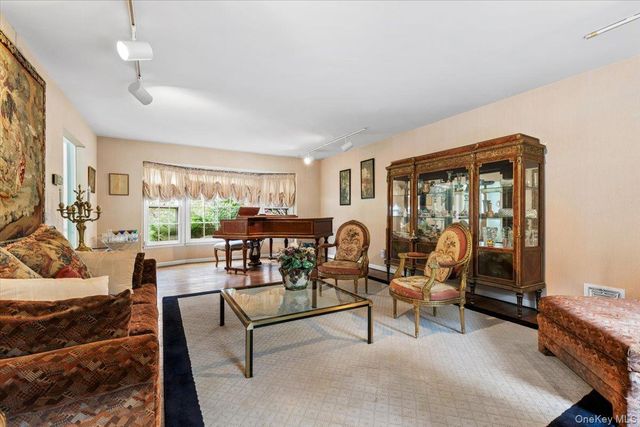 3 Penny Lane, Scarsdale, NY 10583