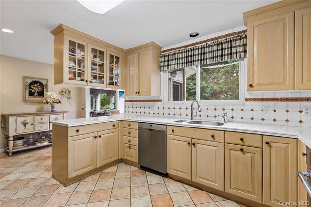 3 Penny Lane, Scarsdale, NY 10583