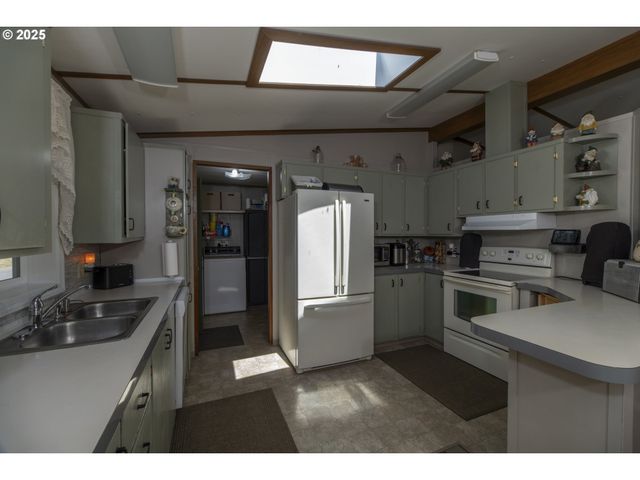 420 LEELO Ct, Florence, OR 97439
