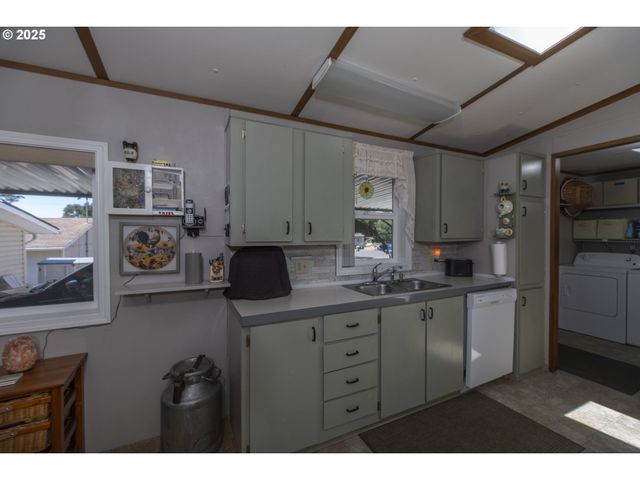 420 LEELO Ct, Florence, OR 97439