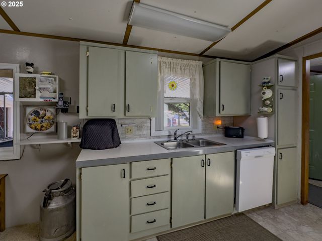 420 LEELO Ct, Florence, OR 97439