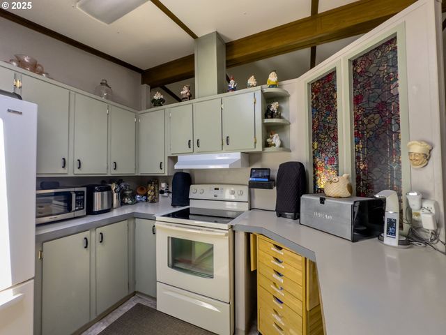 420 LEELO Ct, Florence, OR 97439