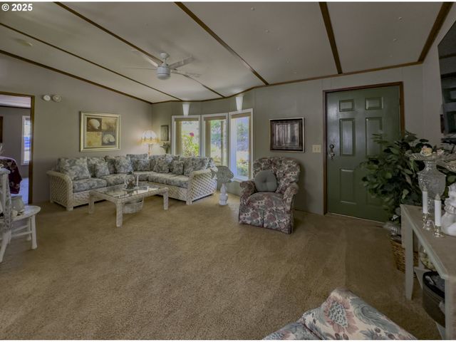420 LEELO Ct, Florence, OR 97439