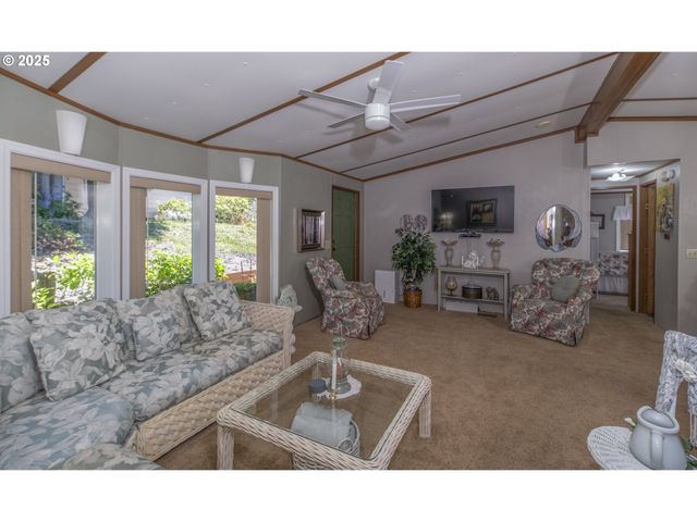 420 LEELO Ct, Florence, OR 97439