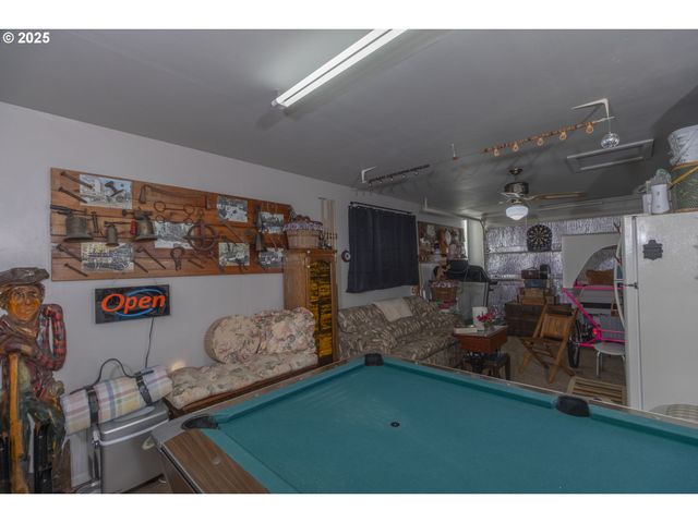 420 LEELO Ct, Florence, OR 97439
