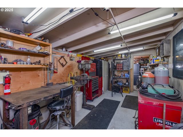 420 LEELO Ct, Florence, OR 97439