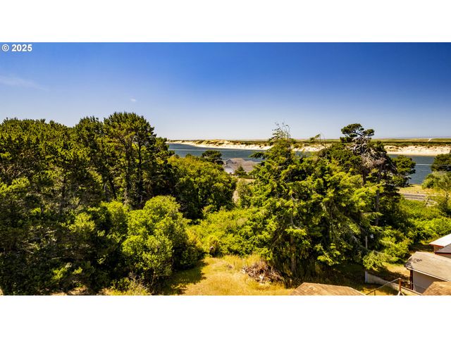 420 LEELO Ct, Florence, OR 97439