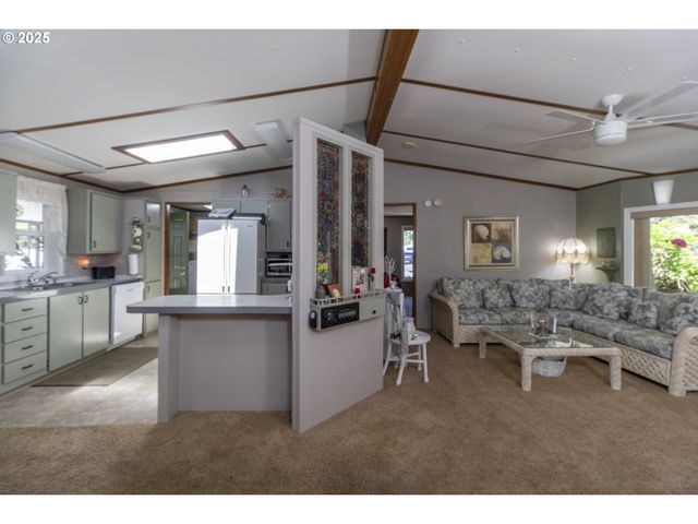 420 LEELO Ct, Florence, OR 97439