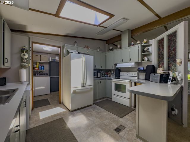 420 LEELO Ct, Florence, OR 97439