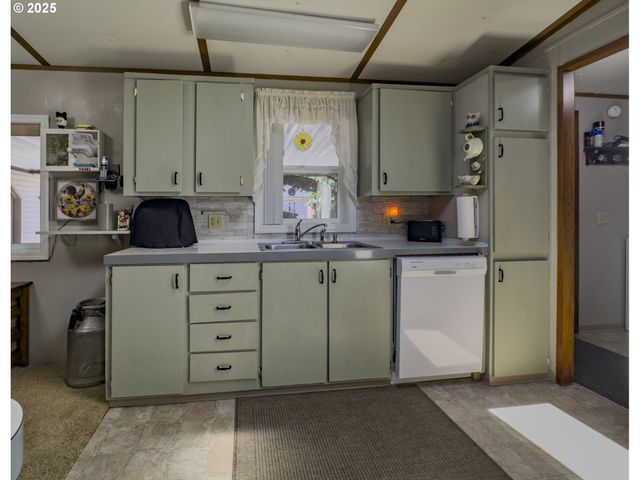 420 LEELO Ct, Florence, OR 97439