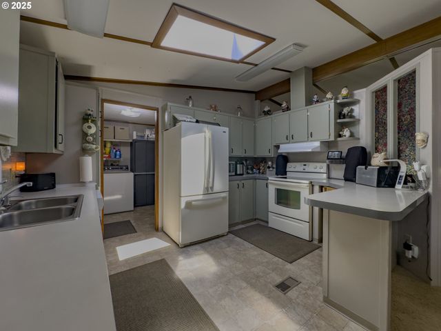 420 LEELO Ct, Florence, OR 97439