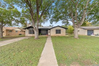 1706 24th, Hondo, TX 78861