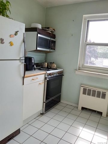 69-38 Kissena Blvd Kissena Blvd 135B, Kew Garden Hills, NY 11367