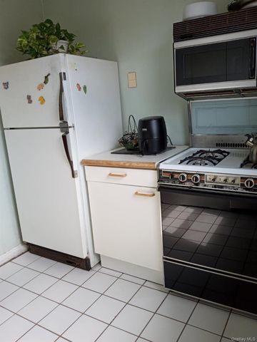 69-38 Kissena Blvd Kissena Blvd 135B, Kew Garden Hills, NY 11367