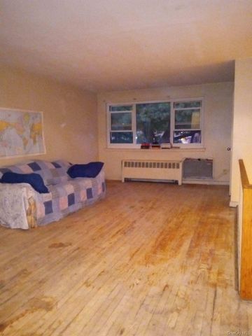 69-38 Kissena Blvd Kissena Blvd 135B, Kew Garden Hills, NY 11367