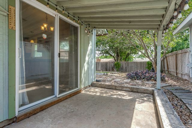 9848 Meadow Way, Converse, TX 78109