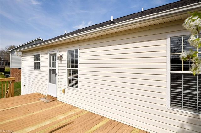 11 Stoney Point Court, Thomasville, NC 27360