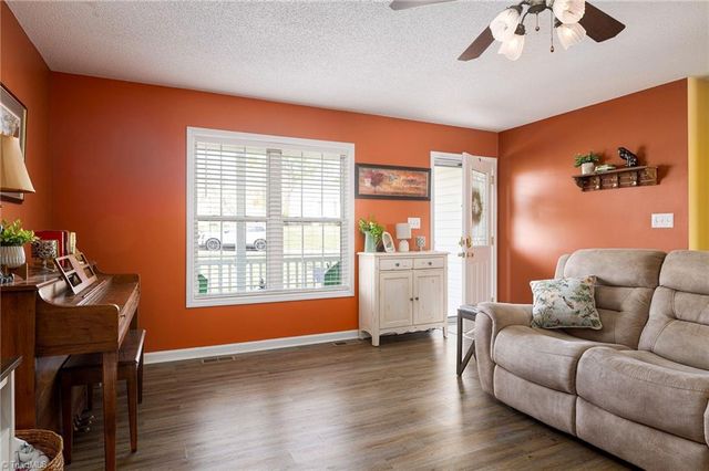 11 Stoney Point Court, Thomasville, NC 27360