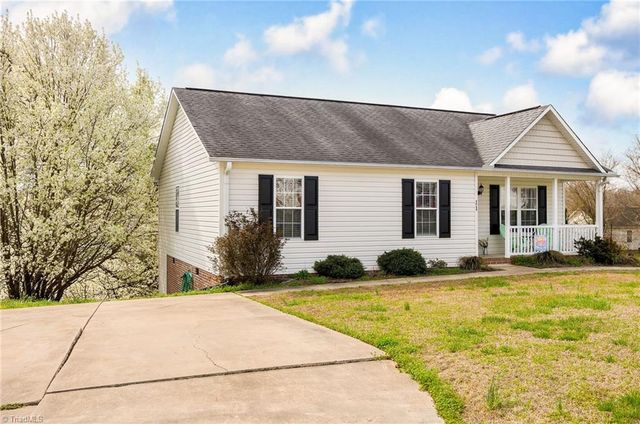 11 Stoney Point Court, Thomasville, NC 27360