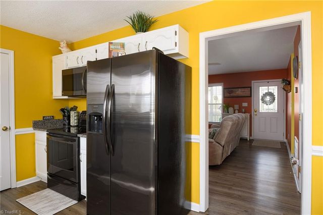 11 Stoney Point Court, Thomasville, NC 27360