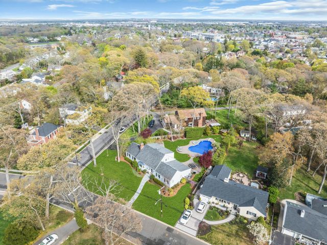 41 Yoakum Street, Farmingdale, NY 11735