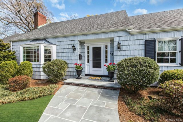 41 Yoakum Street, Farmingdale, NY 11735