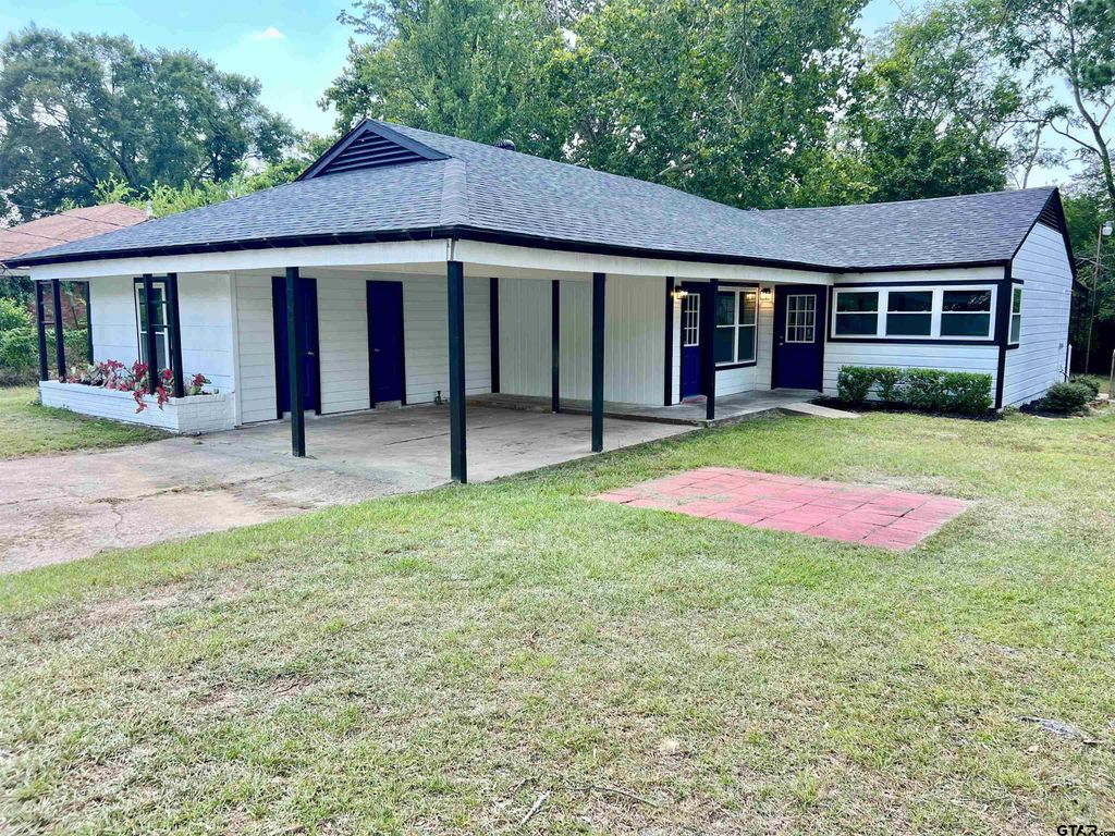 611 Hickory, Hughes Springs, TX 75656