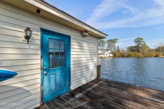 269 W Lake Road, Hattiesburg, MS 39402