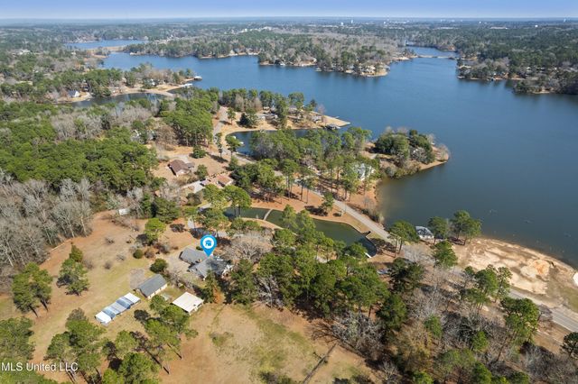 269 W Lake Road, Hattiesburg, MS 39402