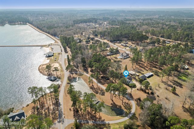 269 W Lake Road, Hattiesburg, MS 39402