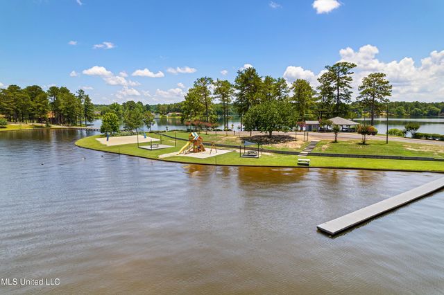 269 W Lake Road, Hattiesburg, MS 39402