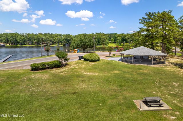 269 W Lake Road, Hattiesburg, MS 39402