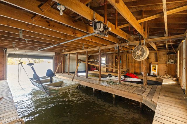 269 W Lake Road, Hattiesburg, MS 39402