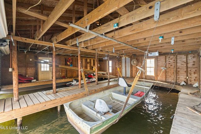 269 W Lake Road, Hattiesburg, MS 39402