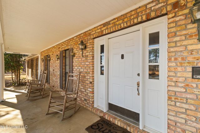 269 W Lake Road, Hattiesburg, MS 39402